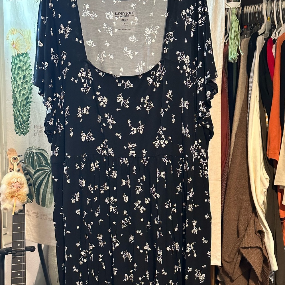 Torrid Black and White Floral Midi Dress